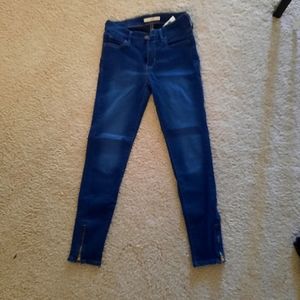 Levis Womens 710 skinny jeans